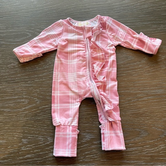 Kryssi Kouture Pink Ruffle Zippie Jumpsuit 0-3M - Picture 2 of 8